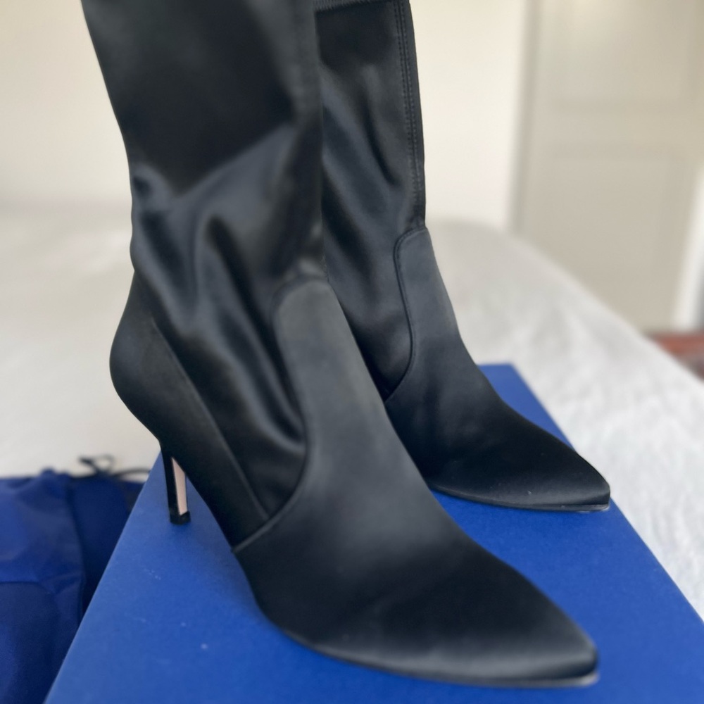 Stuart Weitzman Cling ebony stretch satin booties women 9 excellent like new con - Picture 2 of 8
